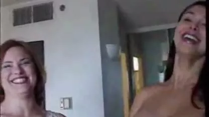 Gerilmiş Anüs Dört Yarrak türkçe sex porn Alır