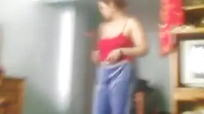 Pigtails ile genç güzellik ağzına derin türkçe anal sex bir dick alır