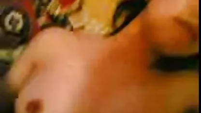 Minyatür kız büyük türkçe altyazılı mom porn bir phallus ile oynuyor