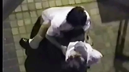 Gerilmiş tutkulu sarışın anal ve eşek türkce altyazı pornosu bir üye sürdü