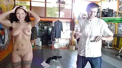 Tuvalet yüzünde hdxturkcealtyaziliporn para ve sperm için iki üyenin Blowjob