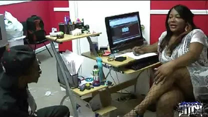 Şehir dışına alt yazılıporno indir ateş etmeye gittik ve çayırda bir yerlilerle seks yaptık.