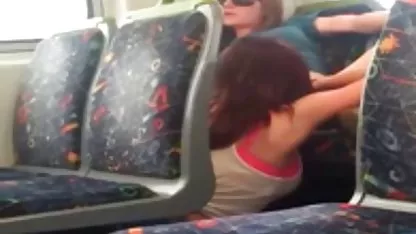 Şehvetli sarışın ve esmer yatakta göğüslerini ve kedileri alt yazılıporno indir gösteren düzenlenmiş
