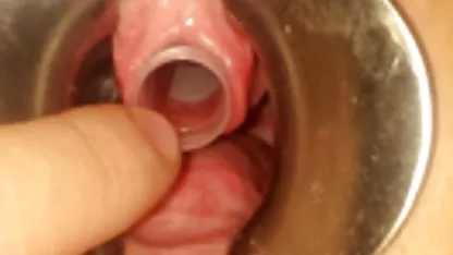 Meraklı bir mobil porn alt yazılı kız kendini iyi seks istedi