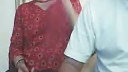 Seksi çorap milftoon porn türkçe köpek tarzı pissing bir çelenk Chick