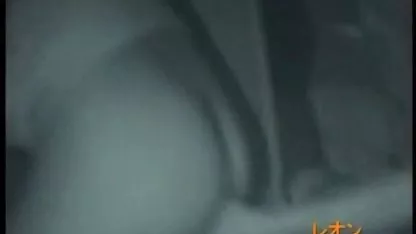 Onun erkek konuşmalı porn arkadaşı önünde lezzetli beslenen sperm kız