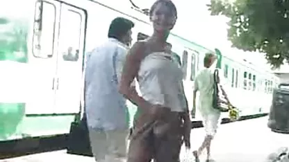 İşte o altyazılı lezbiyen porn elini ıslak bir kedi içine yapışıyor